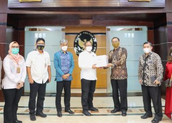 Kemenristek Dikti Serahkan Genose C19 ke Kemenko Polhukam