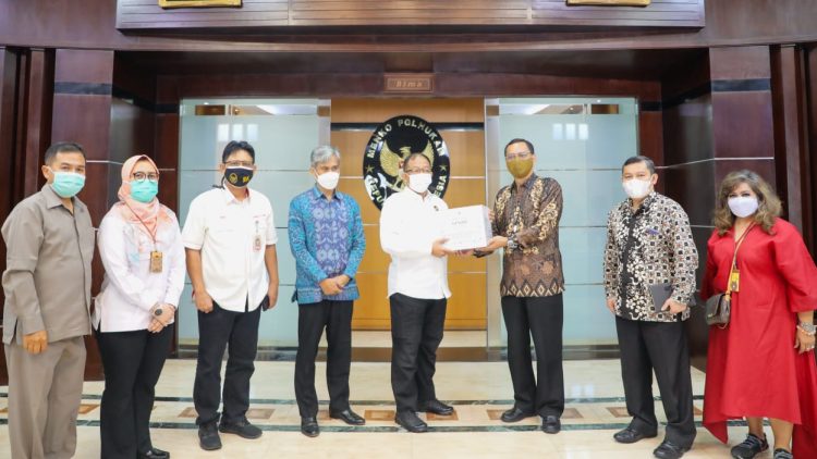 Kemenristek Dikti Serahkan Genose C19 ke Kemenko Polhukam