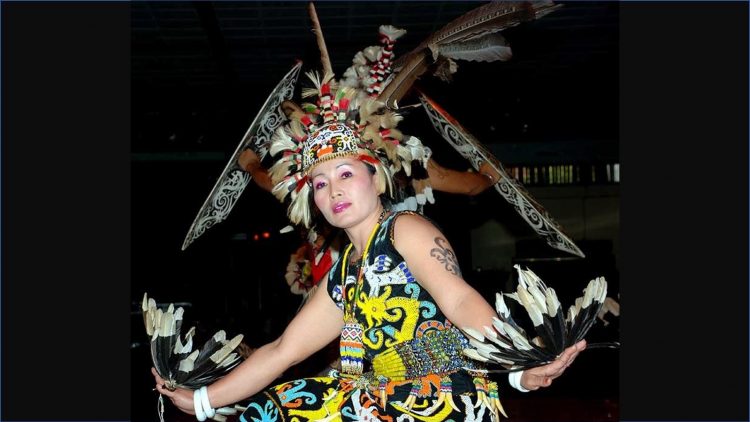Tari Burung Enggang