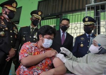 Vaksin Dosis Pertama