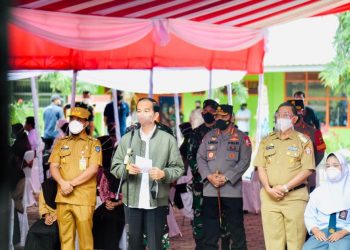 Presiden Joko Widodo Tinjau Proses Vaksinasi Massal Pelajar di Wajo