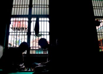 Ode untuk Jiwa yang Terkurung dan Terpanggang