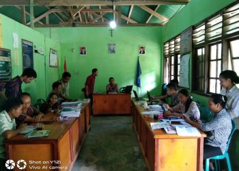 Mahasiswa Unika Ruteng Sosialisasikan Media Daring bagi Guru SDK Gapong