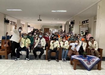 Peringati Hari Ibu, Pemuda Katolik Jaktim Kunjungi Panti