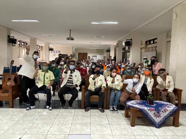 Peringati Hari Ibu, Pemuda Katolik Jaktim Kunjungi Panti