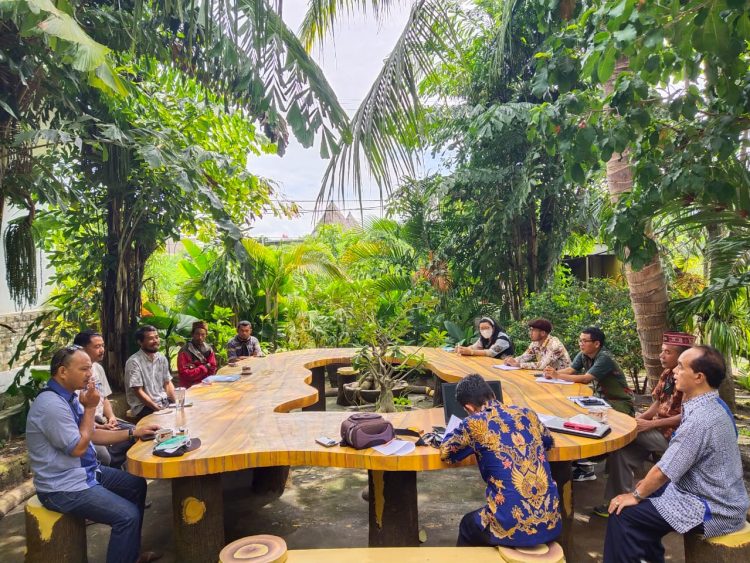 Masyarakat Labuan Bajo Apresiasi Kegiatan Konsultasi Hukum Gratis oleh FAMARA dan FH UTA 45 Jakarta