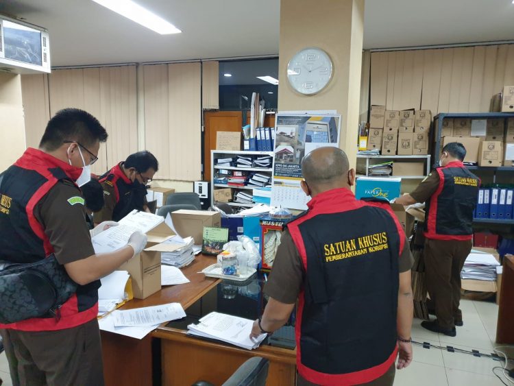 Tim Penyidik Kejati Jakarta geledah Kantor Dinas Pertamanan