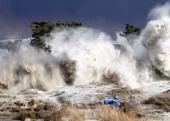 Letusan Bawah Laut Sebabkan Jepang Dihantam Tsunami Kembali