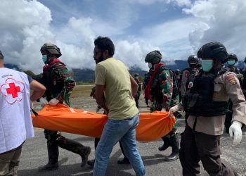 Ops Damai Cartenz Berhasil Evakuasi 8 Korban Penembakan KKB