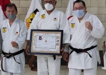 Abraham Liyanto Terima Sabuk Hitam dan Dan Kehormatan dari Inkai