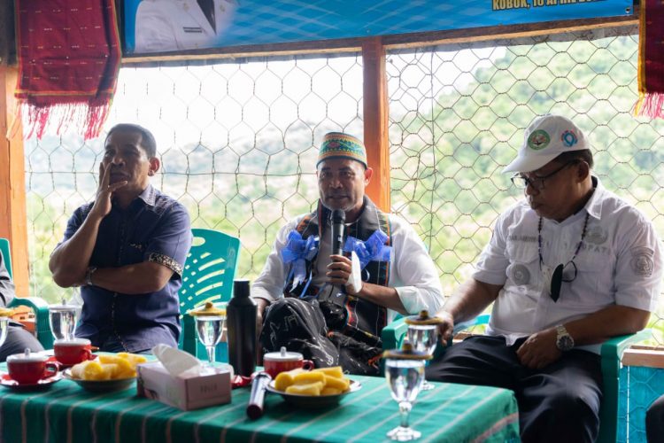 Kunker ke Flores dan Lembata, Gubernur NTT Siap Majukan Sopi Kobok