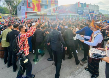 Sebelum Beraktivitas, Presiden Menyapa Warga Ende