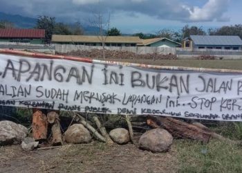 Aktivitas Proyek Merusak Lapangan Kaka Botek dan KBM SMPN 01 Lembor