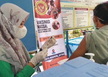 Bagi Doorprize dan Vaksin, BIN Daerah Jawa Timur sambangi Lapak Kampir Kota Madiun