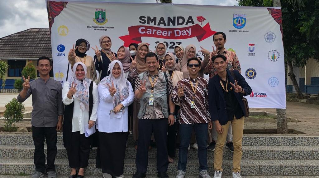 Tim Direktorat Promosi dan Penerimaan Mahasiswa Baru (PPMB) UAI