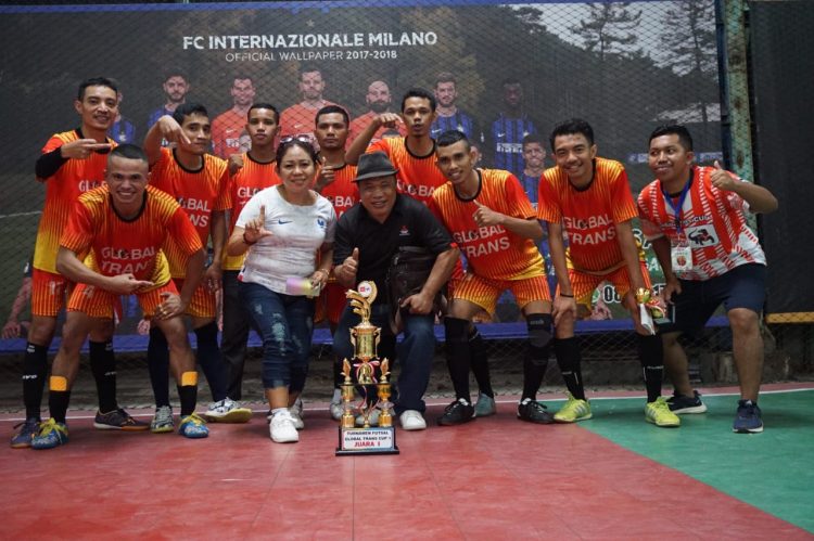 Hadiah Rp10 Juta Diterima oleh Para Juara Turnamen Futsal Global Trans Cup I
