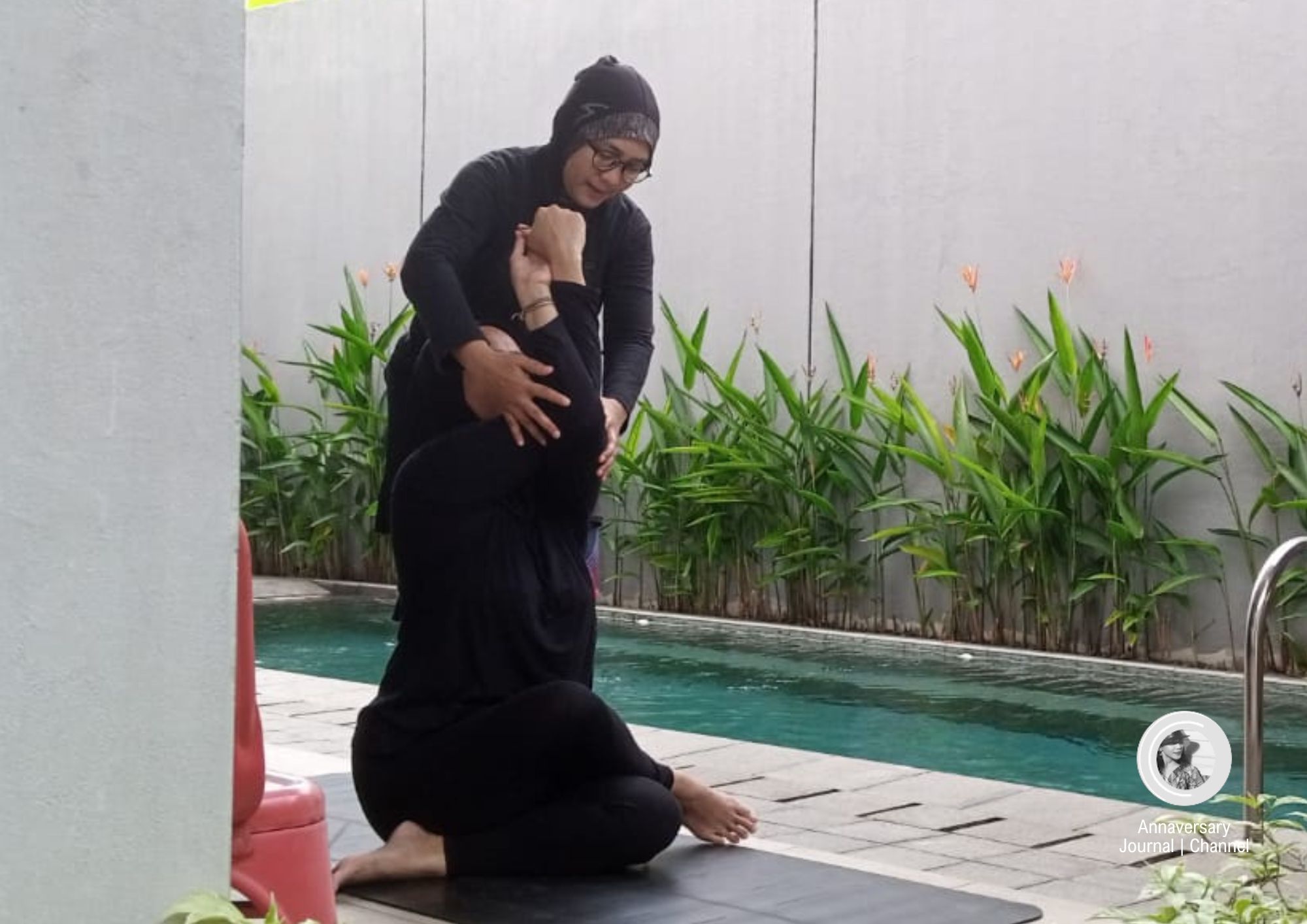 Suhu Imas memperbaiki gerakan yoga