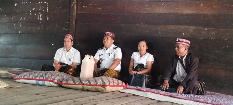 Hari Pertama Bertugas Camat Rahong Utara Datangi Rumah Gendang Purang