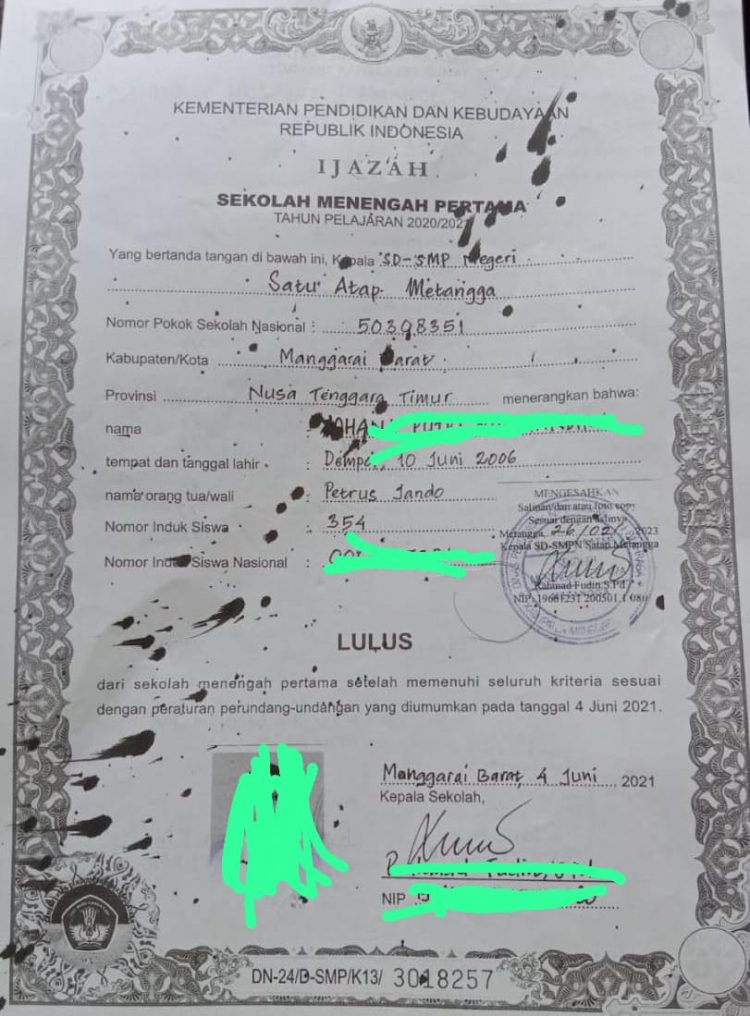 Orang Tua Murid Tolak Ijasah Karena Rusak Parah
