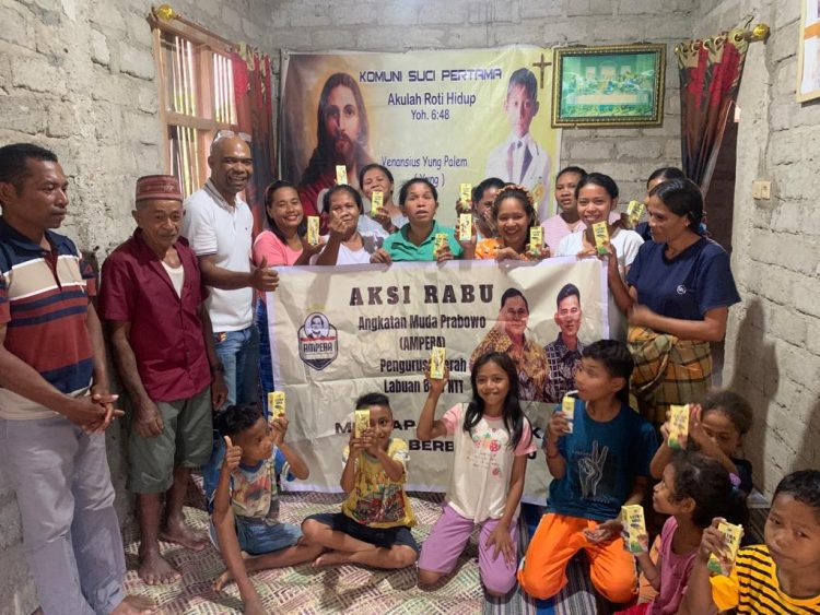 Dukung Prabowo, Ampera NTT Bagi Susu Sehat ke Masyarakat