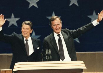 Ronald Reagan dan George H.W Bush (Sumber: Wikimedia Commons)