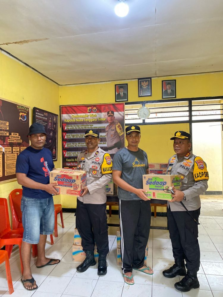Peduli Korban Bencana, Kapolres Matim Serahkan Bantuan Di Lamba Leda