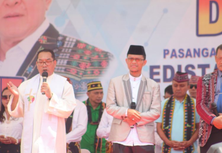 Beredar di Media Sosial Kades Tersangkut Kasus OTT Pimpin Doa Dalam Deklarasi Paket Edi-Weng