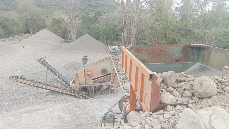 Warga Dusun Compang Mengeluh: Kuari Baba Jimi Letaknya Dekat Pemukiman dan Lahan Warga