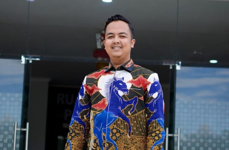 Yuyun-Edwin Komitmen Berikan Beasiswa untuk Mahasiswa Kurang Mampu dan Berprestasi di Kampar