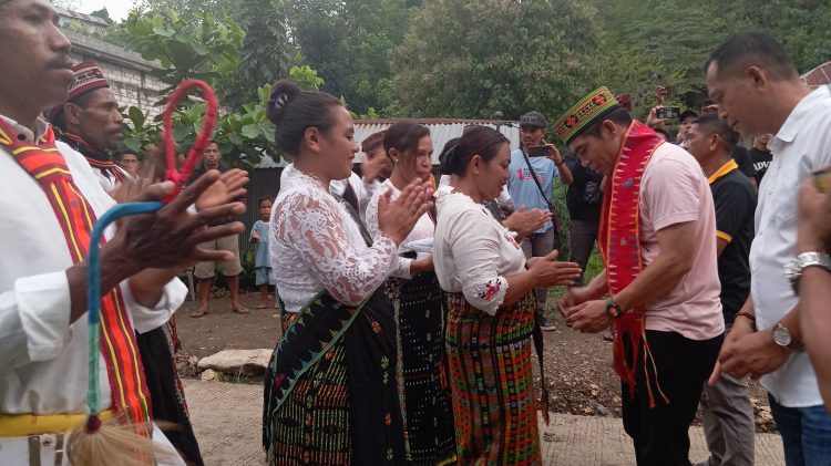 Tatap Muka Mario-Richard Di Wae Mata. Richard Sontani Tepis Isu “Tidak Berpengalaman”.