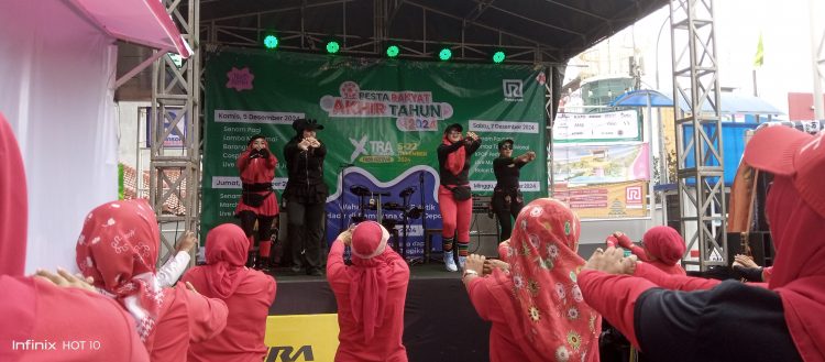 Senam Sehat Bersama Bunda Kota Depok di Pesta Rakyat Akhir Tahun 2024