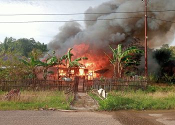 Breaking News: Rumah Warga Desa Macang Tanggar Ludes Termakan Jago Merah