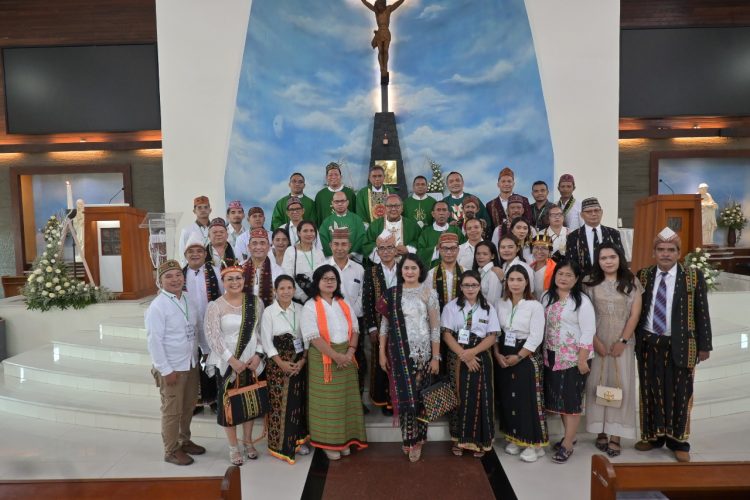 Mgr. Agustinus ; Diaspora Manggarai Jadi Ujung Tombak Pewartaan Injil di Surabaya