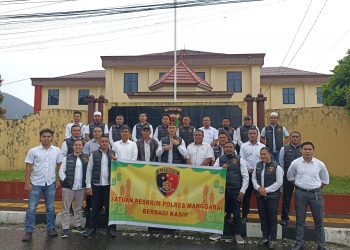 Berbagi Berkah di Bulan Ramadan, Sat Reskrim Polres Manggarai Bagikan Takjil Gratis