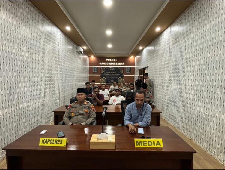 Polres Mabar Gandeng Wartawan Bagi Takjil Gratis