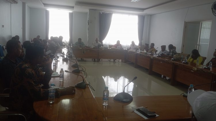 Suasana Ruang Sidang Jelang Diskusi Pembahasan  Ranperda Pengembangan Produk Lokal