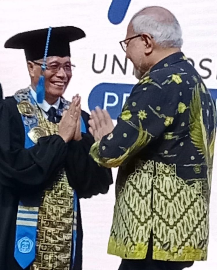 Senator Abraham Hadiri Pelantikan Frans Sebagai Rektor Universitas Maranatha