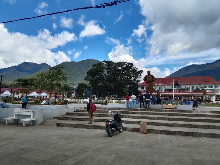 Dua Tahun Pengerjaan dan Habiskan Dana Miliaran Rupiah, Peresmian Natas Labar Motang Rua Dipaksakan?