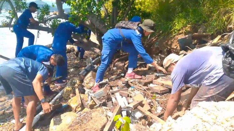 Polisi dan Masyarakat Kumpulkan 400 kg Sampah di Pulau Monyet, Masyarakat Diminta jangan Buang Sampah ke Laut
