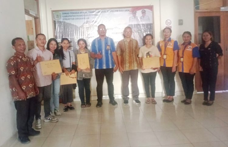 Ijazah Enam Mantan Karyawan KSP Obor Mas DiKembalikan Setelah Berhasil Diadvokasi