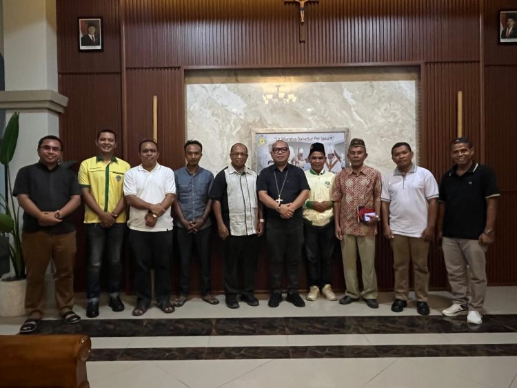 Pemuda Katolik Komcab Mabar Sowan ke Uskup Labuan Bajo, Bahas Persiapan Rapimnas