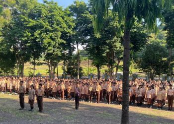 Densus 88 Sosialisasi Empat Pilar Pertahanan Diri Di SMAS Sta. Familia Wae Nakeng