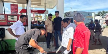 Polisi Bersama Instansi Terkait Lakukan Pengecekan SPBU di Labuan Bajo, Adakah Kecurangan di Sana?