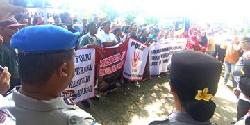 Warga Adat Demonstrasi di Kantor Polres Manggarai Barat Tuntut Penegakan Hukum yang Adil