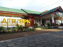 Pejabat ATR/BPN Mabar Berbohong Usai Perintah Wartawan Menyusun Daftar Pertanyaan