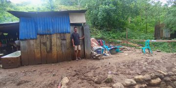 Tidur di Gubuk Usai Tertimpa Bencana, Babin Kamtibmas Desa Gorontalo Tinjau Lokasi Kejadian