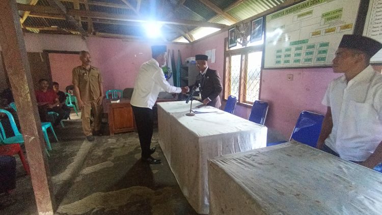 Anggota BPD Desa Ponto Ara Resmi Dilantik, Begini Pesan Camat Lembor dalam Sambutannya