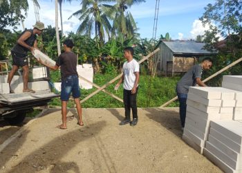 Perkuat Sinergi Sosial, Tim Raimas Komodo Salurkan Bantuan Material untuk Mushola Sabilul Huda