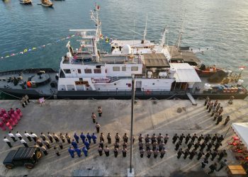 Sambut Hari Bhayangkara ke-80, Polres Manggarai Barat Larung Karangan Bunga di Laut Labuan Bajo