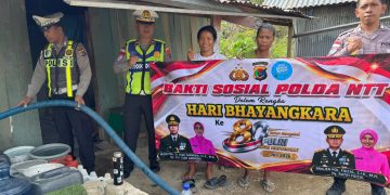 Jelang Hari Bhayangkara ke-80, Satlantas Polres Mabar Salurkan Air Bersih untuk Warga Labuan Bajo
